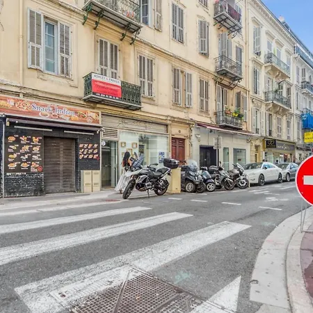 Charming Flat With Balcony In The Heart Of - Welkeys * Nice