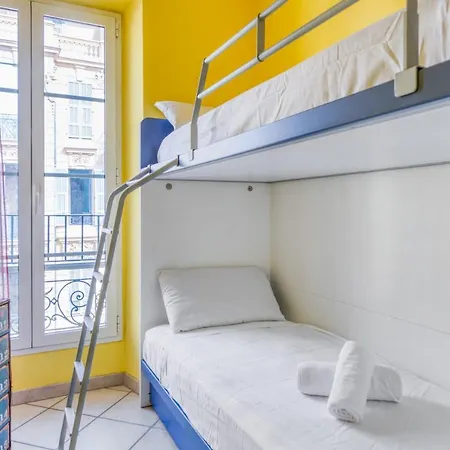 Charming Flat With Balcony In The Heart Of - Welkeys