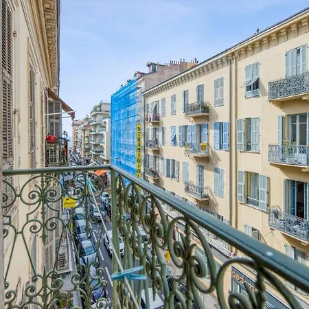 Charming Flat With Balcony In The Heart Of - Welkeys